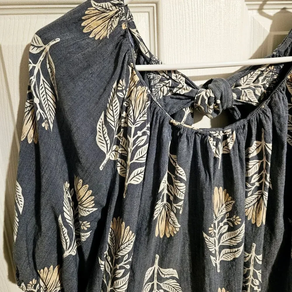 Woman's Floral Puff Sleeve Top Size M